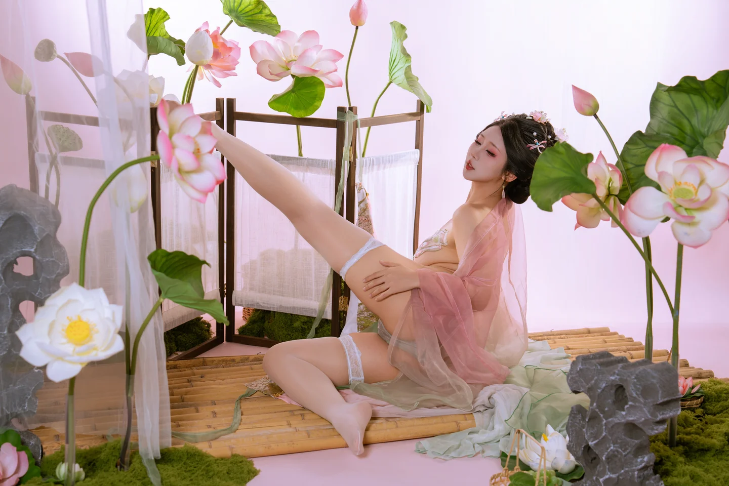 云溪溪&奶桃桃 - 采莲 [90P-2GB] tg@simisebaisi 【丝足阁】032.webp